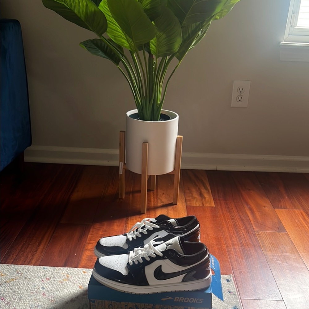 Nike Black and White Sneakers High-Top Design